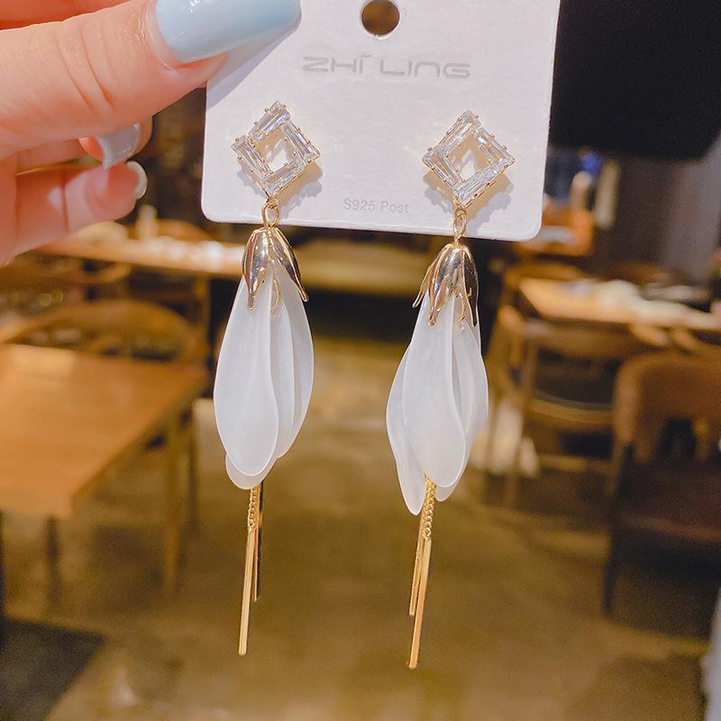 Super fairy fashion petal fringed earrings women's sweet high-end earrings Mori personality versatile trend earrings