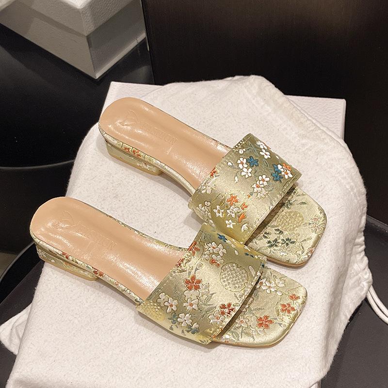 

New Chinese flat-bottomed cool slippers women s summer wear 2025 new holiday fairy style with skirt beautiful one-word slippers 41 абрикосовый