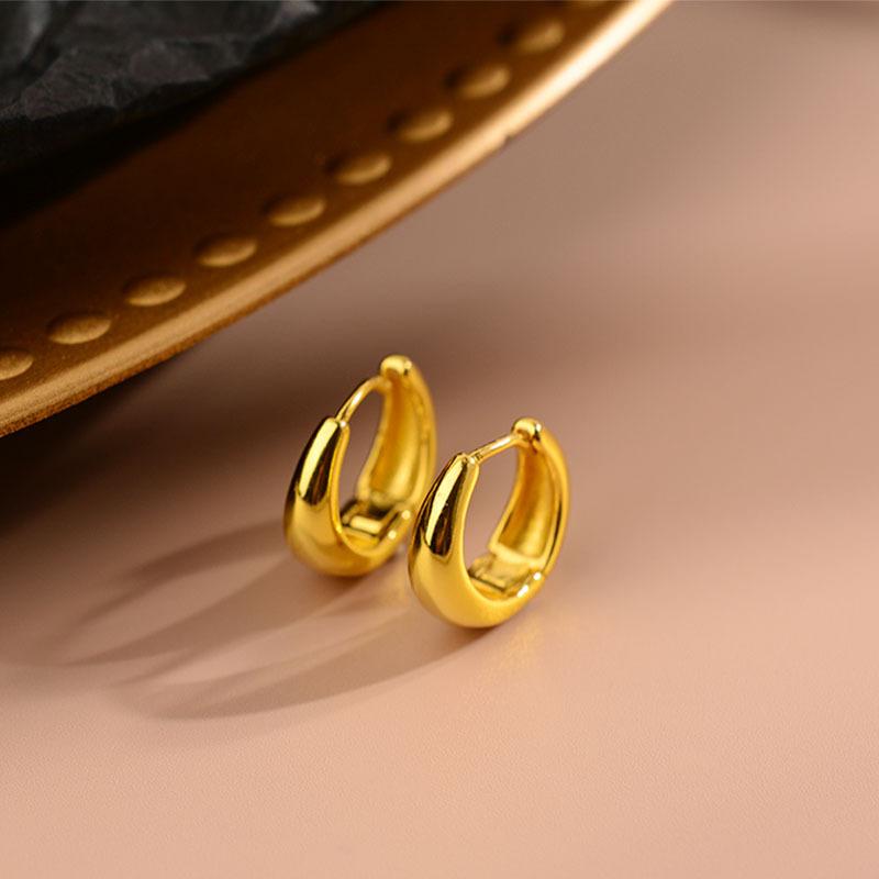 Cold Wind Simple French Earrings Women'S Niche Gold Exquisite Earrings Personalized Round Rings Ear Buckles Versatile Earrings
