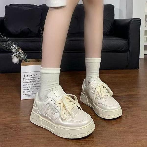 Thick-soled spring and autumn new models increase height, simple and breathable casual board shoes, sports tide flat bottom