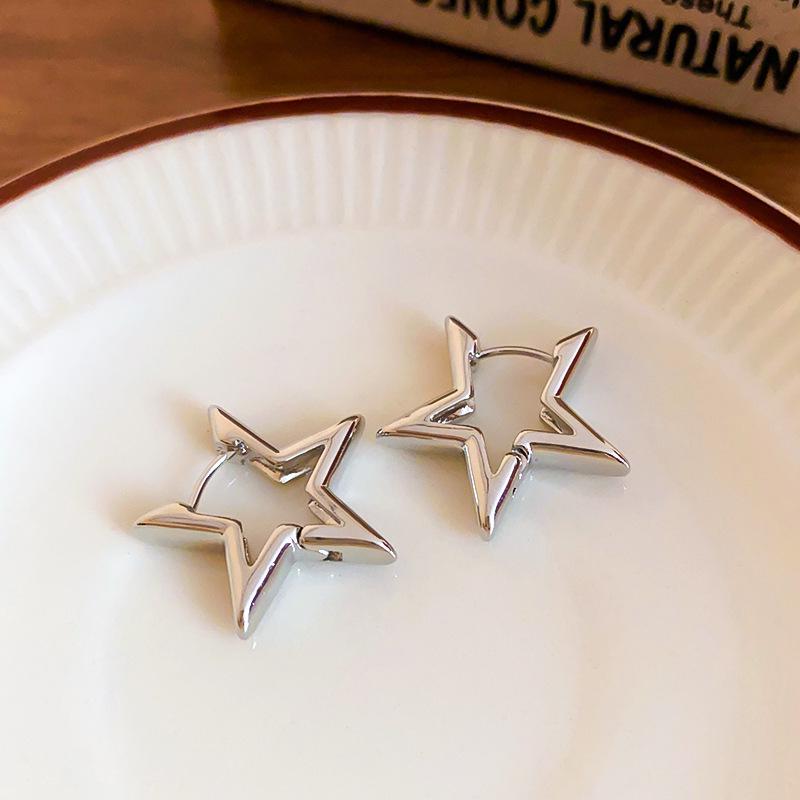 Zirkon Perlmutt Sunburst Ohrklemmen: Elegante, vielseitige Ohrringe für Frauen.