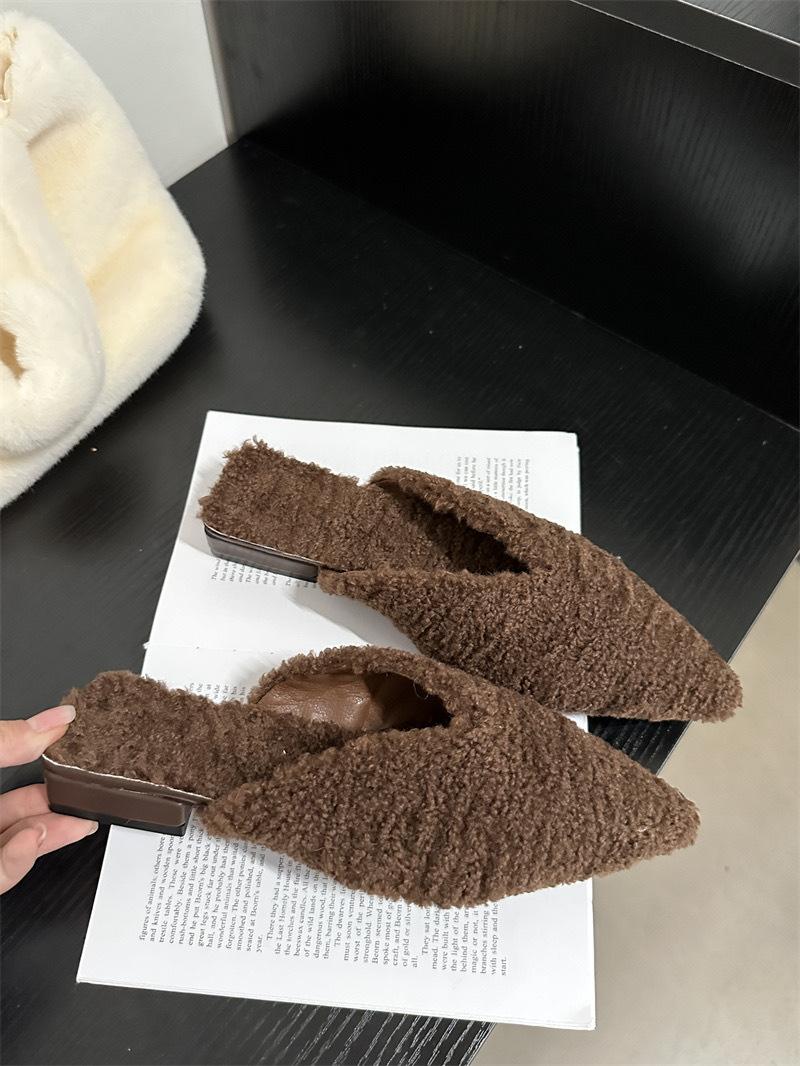 

Моделі осінь-зима 2025 року, пухнасті черевики-напівчовники для жінок, на плоскій підошві з гострим носком та мішком на носку, напівтапочки, жіночі бавовняні на м якій підошві з V-подібним вирізом 40 темно-коричневого кольору