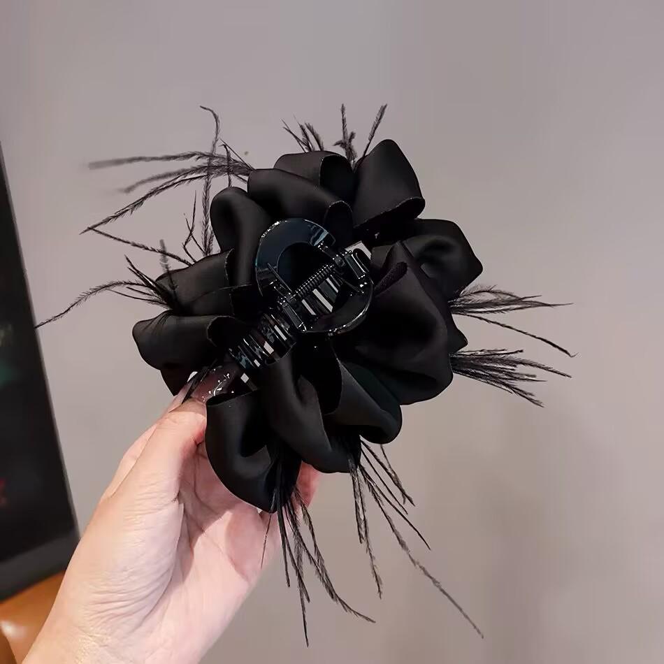 

Элегантная заколка-бант из черного сатина со стразами - Женский аксессуар-краб