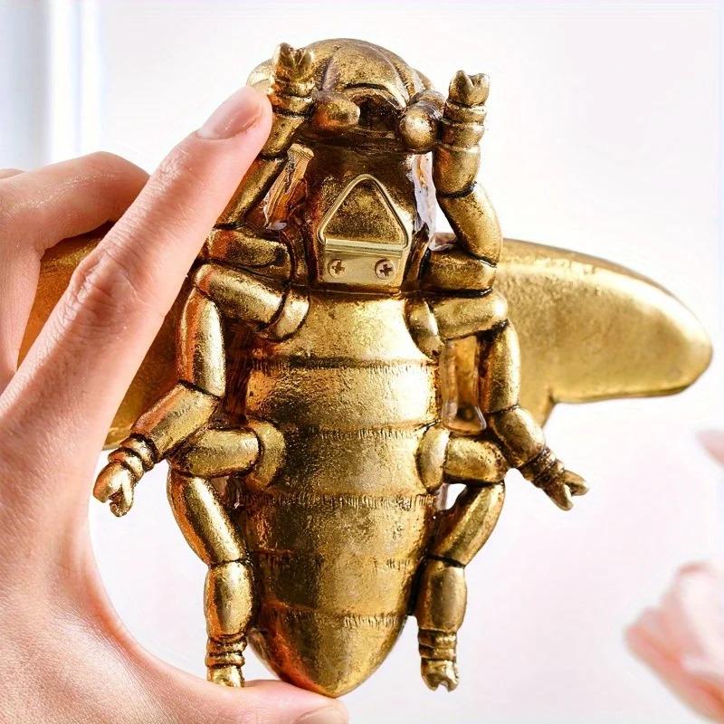 Golden Bee Wall Sculpture - Art Deco Style Resin Insect Wall Decor, Handcrafted Home Decoration for Gallery Wall & Party Decor