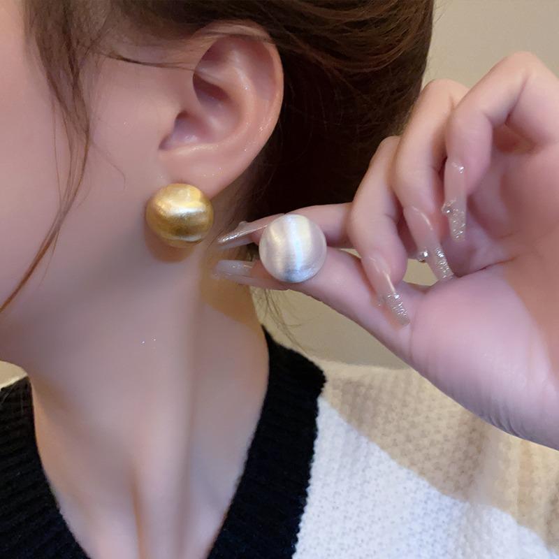 Chic Matte Metal Semicircle Earrings: European & American Fashion, Versatile & Stylish Design