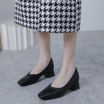 Vent de fin de soirée rétro talon moyen chaussures de grand-mère pour les trajets quotidiens cuir souple bouche peu profonde chaussures pour femmes version coréenne simple bout carré talon épais sing