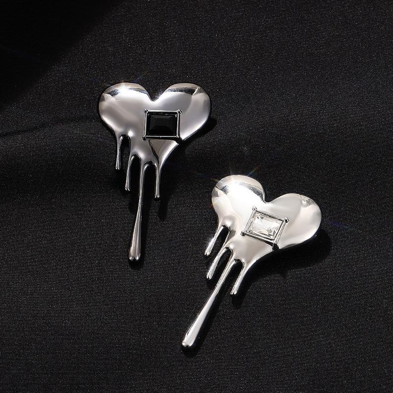 Fashion Punk Style Lava Love Brooch Creative Niche Design Heart-Shaped Suit Pin Collar Accessories Brooches for Women Girls
