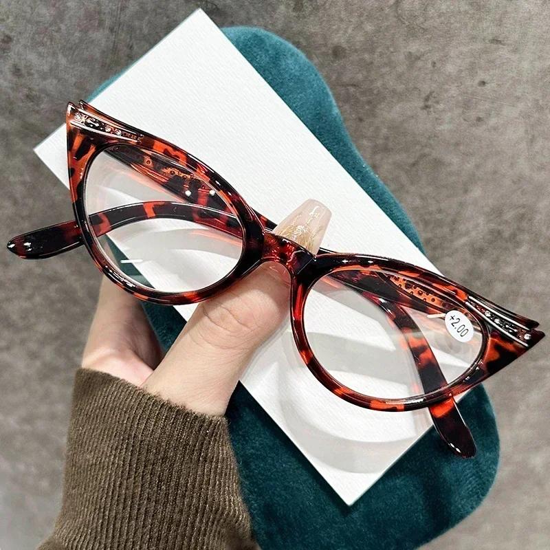 

Latest Diamond Cat Eye Presbyopic Eyeglasses Spring Fashionable Men Women Reading Eyeglasses Luxurious Blue Light Blocking Far Sight Goggle 2.5