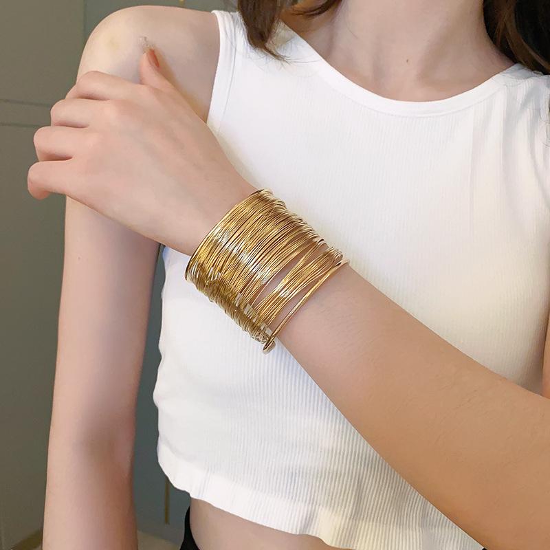 Bracelets Ouverts Multicouches Exagérés Métal Couleur Or Hyperbole Femmes Bracelet Géométrique Joncs Pulseiras Bijoux