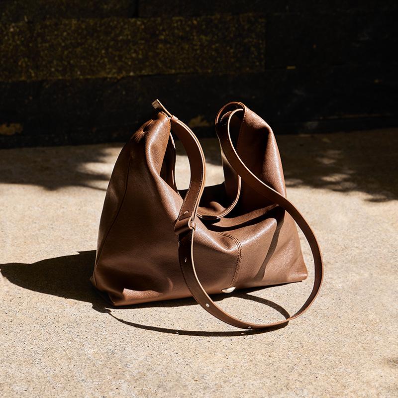 

2025 New Autumn Winter Vintage Vegetable Tanned Tote Bag Versatile Textured Commuter Shoulder Crossbody Bag for Women Upper Width40CM、Lower W коричневий