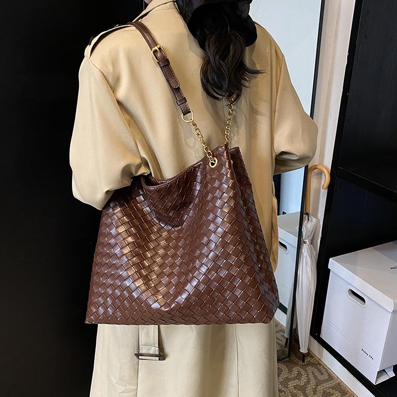 Korean Version of Retro Casual Work Commute Large-capacity Bag Women's 2025 New Woven Tote Bag Versatile Shoulder Bag