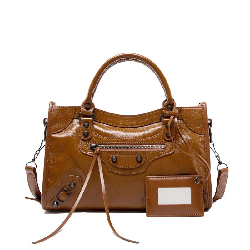 Spice girl rivet locomotive bag retro messenger leather large capacity tote bag niche leather handbag women
