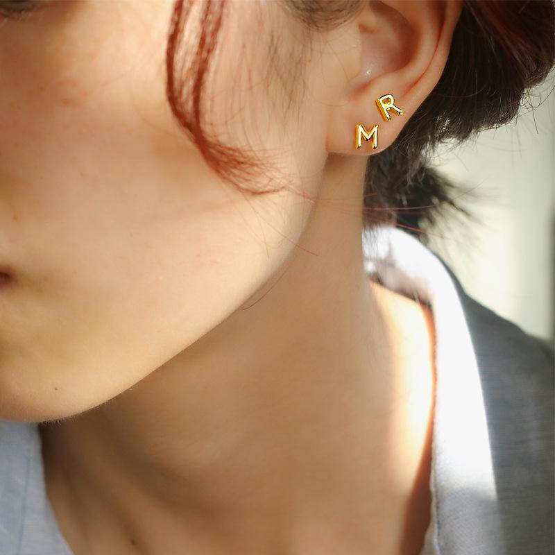 

Позолоченные серьги-пусеты из стерлингового серебра S925 с буквами алфавита - Универсальная модная бижутерия для женщин S925 Silver