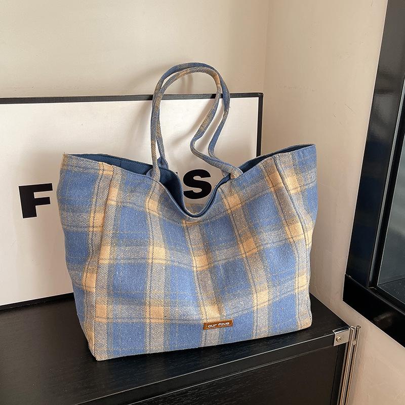 2025 Fashion Casual Retro Simple Women's Bag Autumn New Foreign Style Shoulder Bag Niche Design Tote Bag