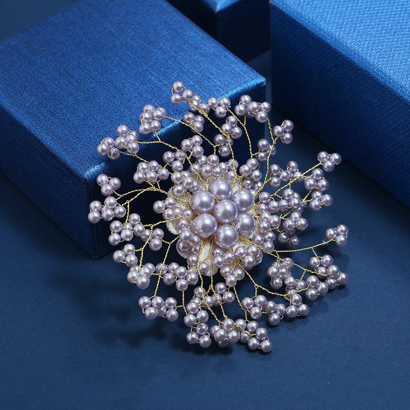 New Handmade High-end Luxury Imitation Pearl Snowflake Brooch Female Versatile Temperament Elegant Brooch Pin Jacket Accessories