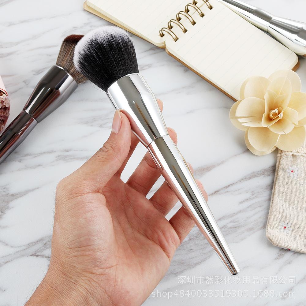 Single makeup brush, large loose powder brush, honey brush, blush brush, highlight brush, extra paint large soft bristle.