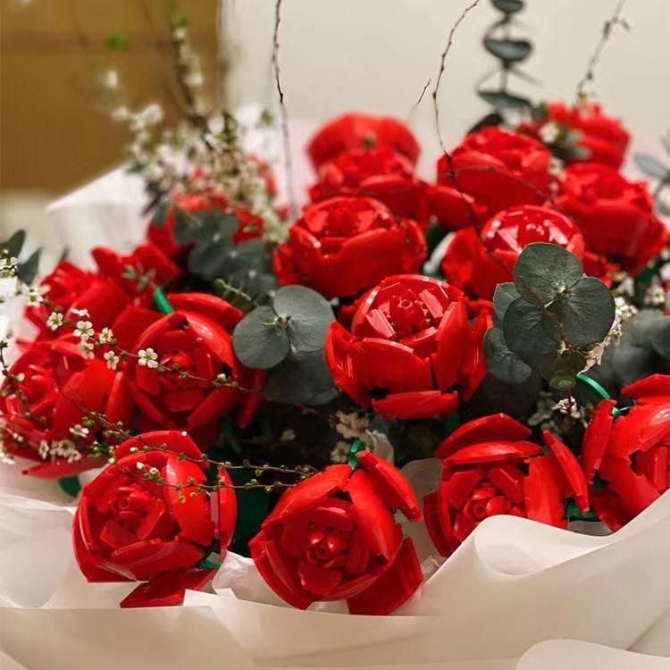 Kreatívny romantický kvet ruže domáci stôl rastlina kytica dekorácia stavebné kocky tehly narodeniny darčeky k Valentínovi pre dievčatá milenka dáma