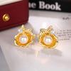 1 Pair of Fashionable Synthetic Zircon and Imitation Pearl Shell Flower Earrings, Fashionable French Retro Light Luxury Earrings