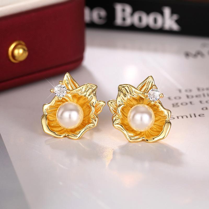 1 Pair of Fashionable Synthetic Zircon and Imitation Pearl Shell Flower Earrings, Fashionable French Retro Light Luxury Earrings