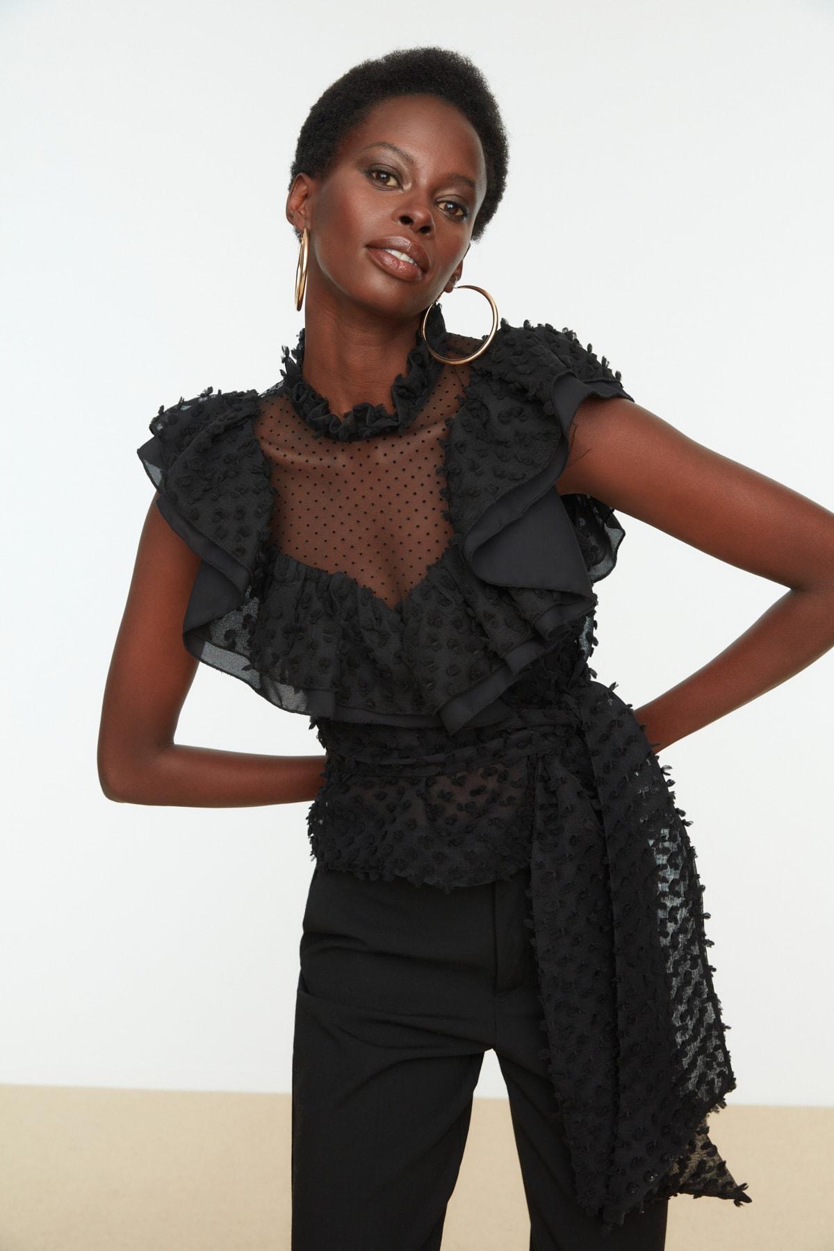 

Черная текстурированная блузка с поясом TPRSS20BZ0774..