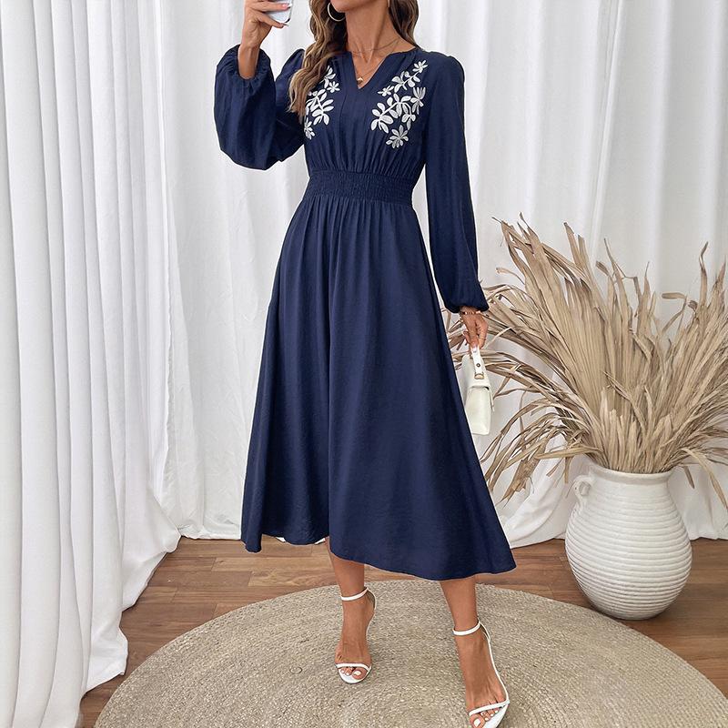 

2025 Осень и Зима Новый Темперамент V-образный вырез Вышитый Модный А-силуэт Длинный рукав Универсальное Платье S синий