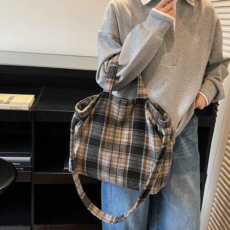 The College Style Tote Bag Is A Single-shoulder Crossbody Bag for Students To Attend Class