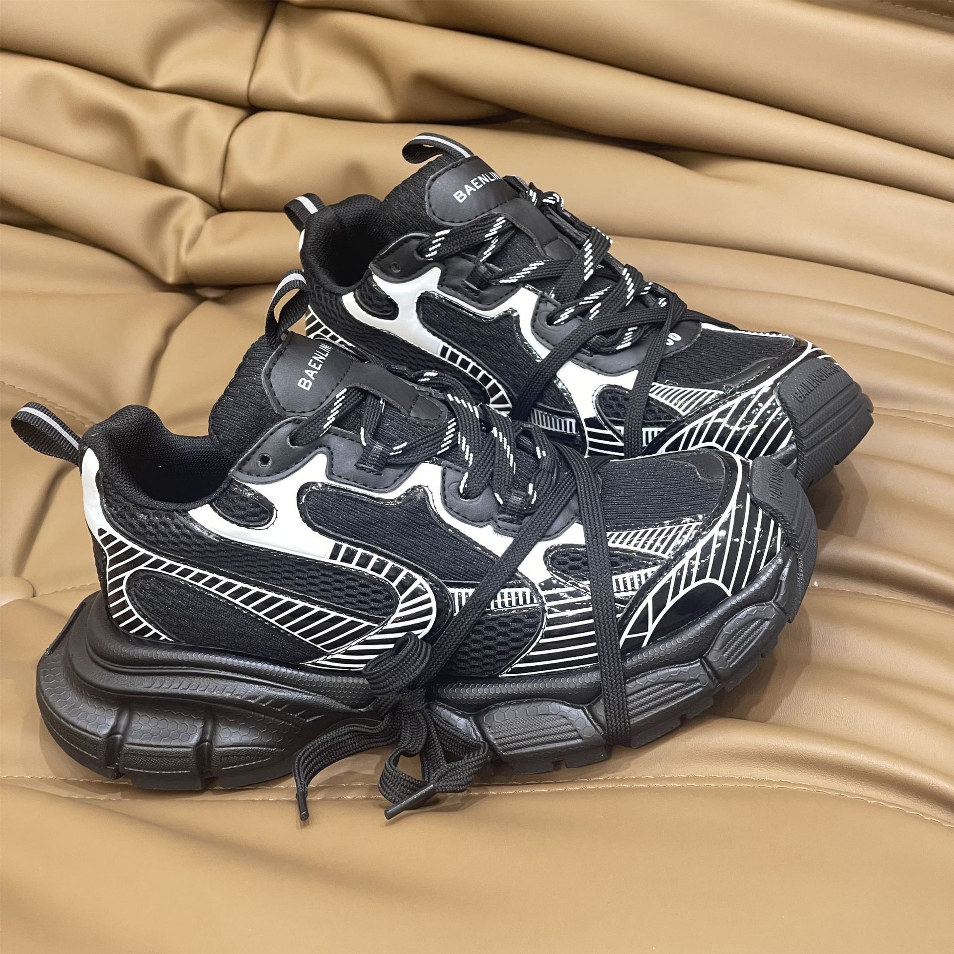 

Попсове взуття, кросівки на товстій підошві з підвищеною підошвою, повсякденне чоловіче та жіноче взуття в стилі ретро для пар 38 чорний/срібний