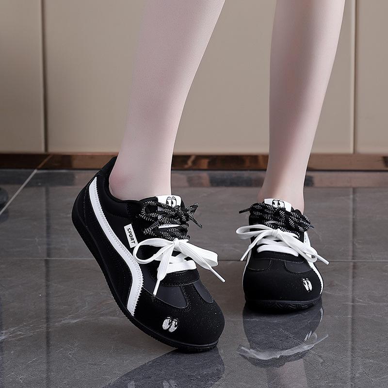 Red German training shoes women's spring new student versatile lightweight board shoes soft-soled casual sports shoes
