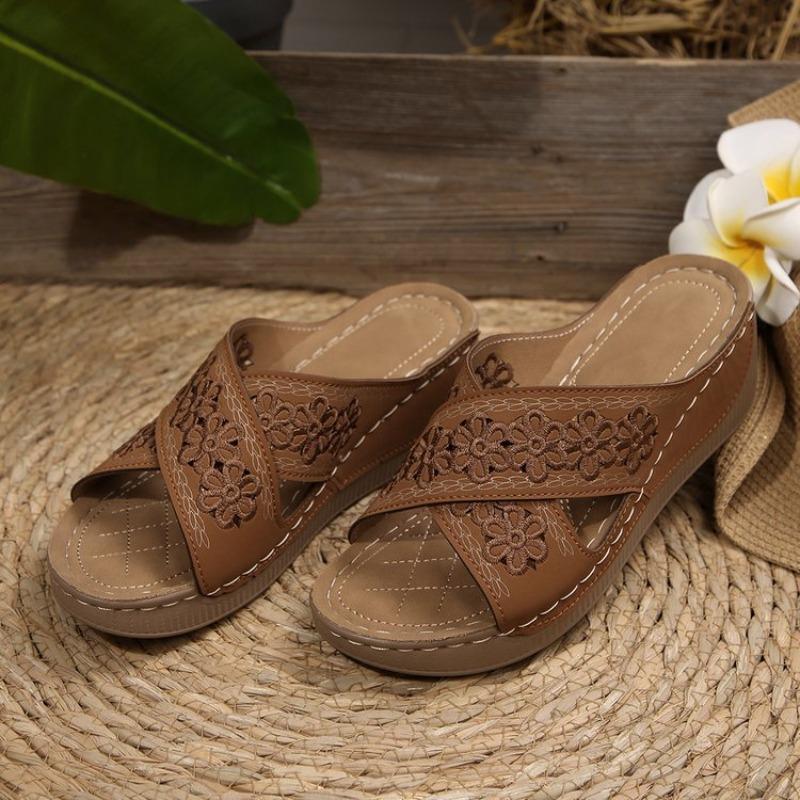 Summer new women's slope heel platform slippers large size fish mouth casual embroidery beach sandals