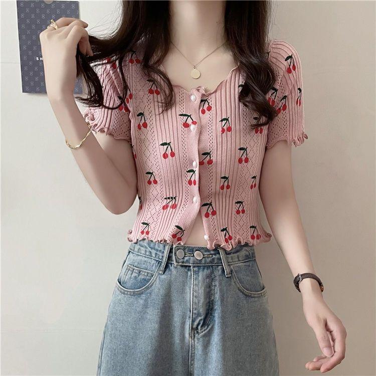 Sommerliches T-Shirt mit Kirschdruck für Damen, koreanische Version, schmale Passform und vielseitiges kurzes Strickjacken-Oberteil