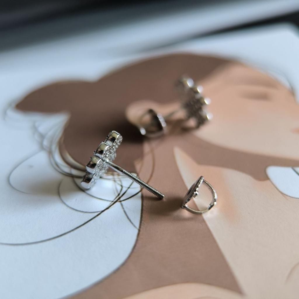 Серебряные серьги с фианитами (2191537)