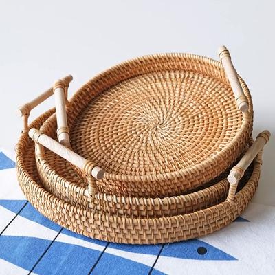 Bandeja de Servir de Vime Feita à Mão Rattan Prato de Frutas Almofada de Isolamento Térmico Decoração Rústica de Casa de Fazenda Redonda com Alças 28*3CM Cesto