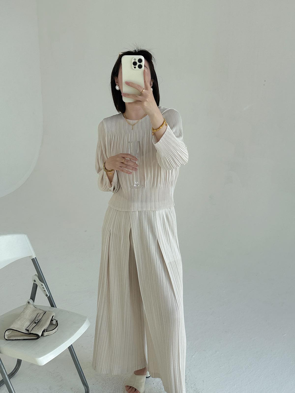 2026 Spring Pleated Round Neck Top  Elegant Wide-Leg Pants Set Top Only абрикосовый