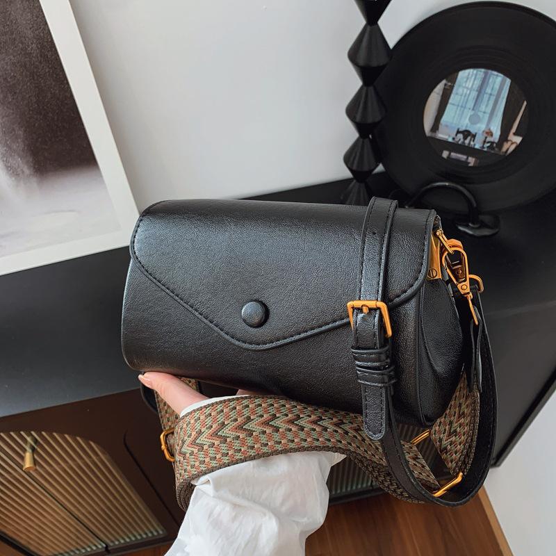 Popular bags women's new autumn and winter retro casual commuting shoulder messenger bag pillow bag