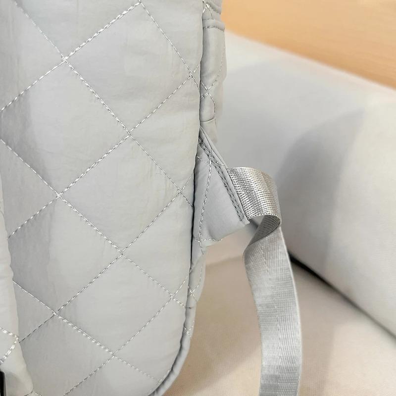 Lightweight Quilted Backpack Casual Fashion Daily Bag Large Capacity School Bag for Students Minimalist Design Commute Travel with Functional Pockets