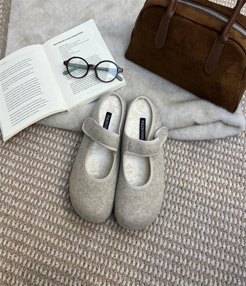 Women's flat shoes outside 2025 autumn and winter new ugly cute Velcro soft sole shallow mouth bag head Mary Jane shoes lazy shoes