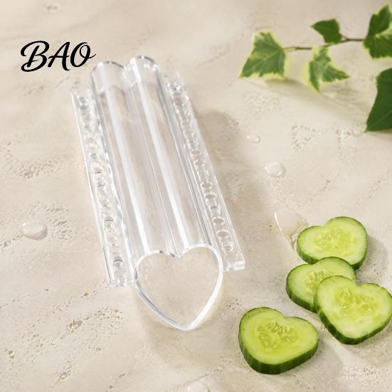 Garden Vegetable Shaper Cucumber Growing Mold, Heart Shaped, Clear Fruit Shaping Home Planting Tool Plastic Reusable Mold for Zucchini