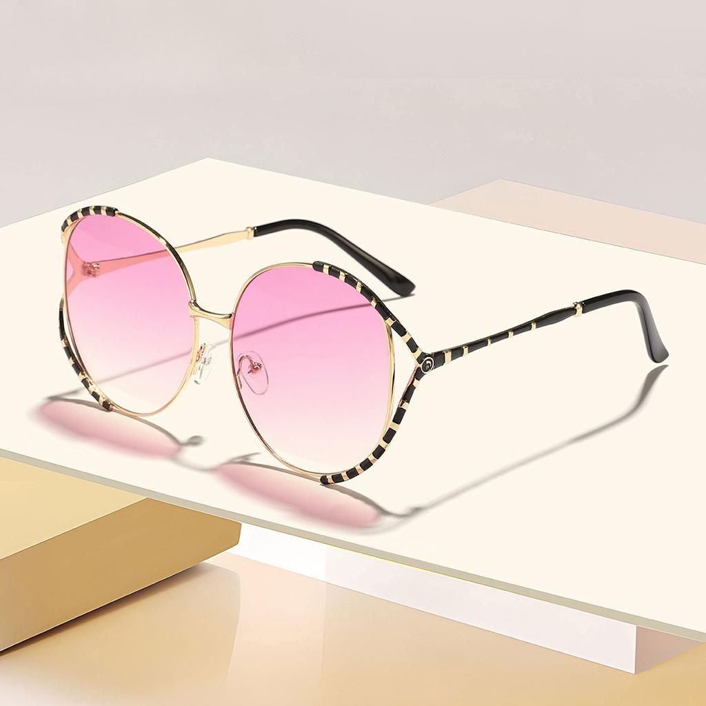 New Metal Round Frame Sunglasses Women Fashion for Street Photography Trendy Retro Sun Glasses with UV Protection for Daily