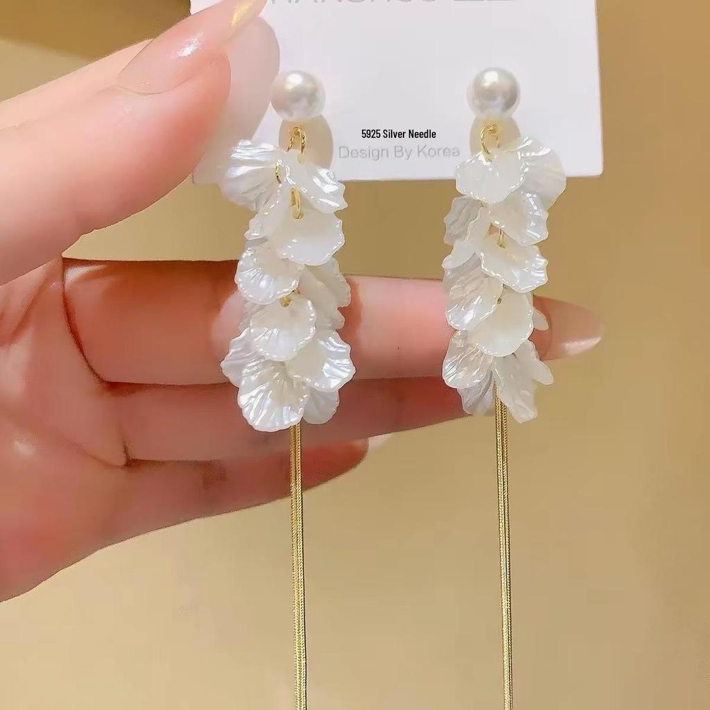 Elegant Grape Cluster and Wheat Ear Tassel Earrings for Women - Fashionable and Versatile Slimming Ear Jewelry