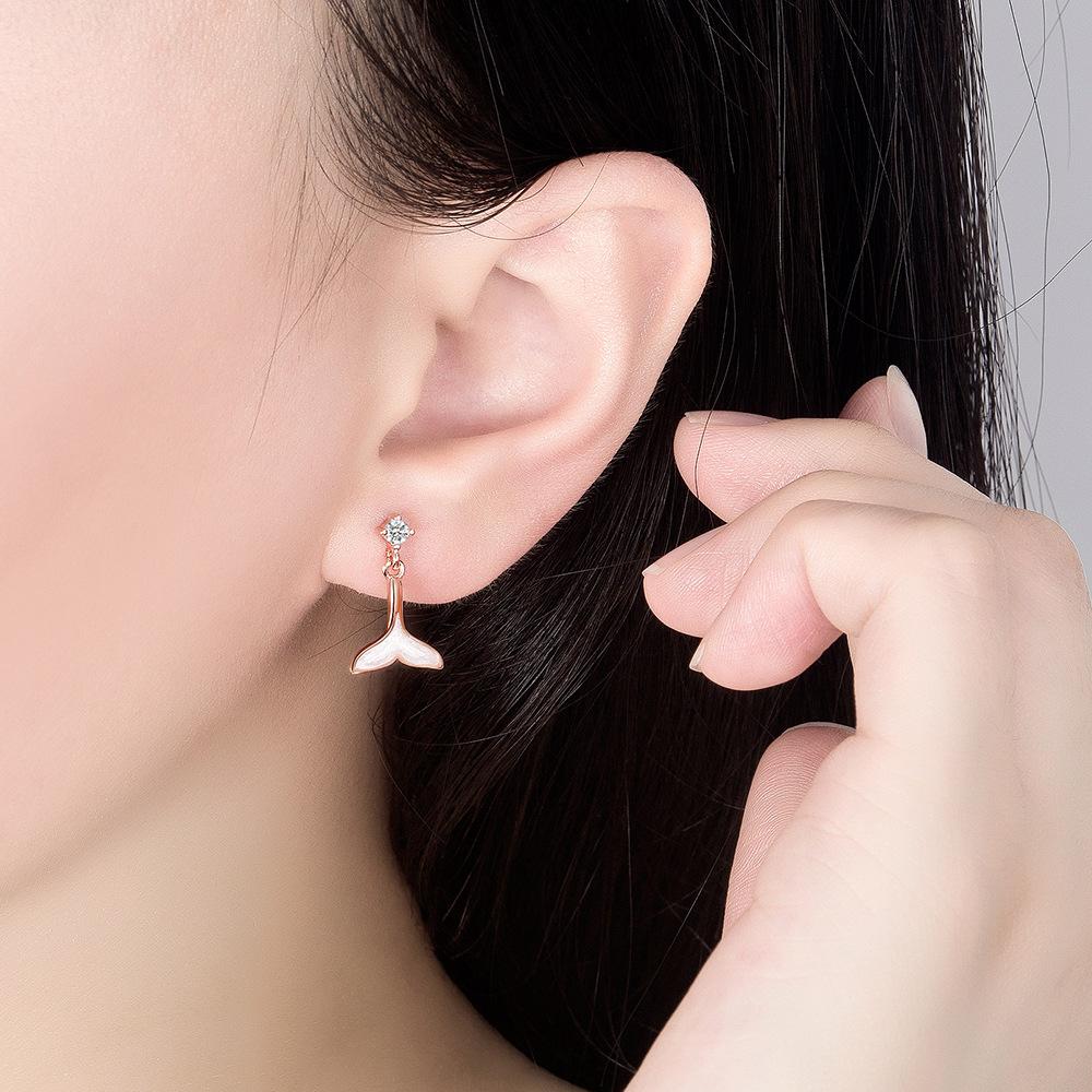 Belles boucles d'oreilles à tige en mousse de sirène, design féminin, sens du tempérament simple, boucles d'oreilles personnalité créativité boucles d'oreilles Mori
