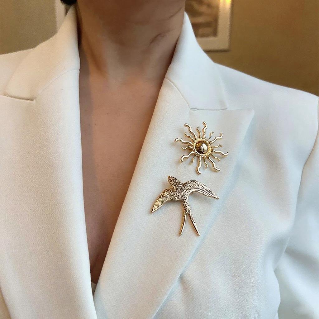 New Elegant Sun Swallow Brooch Metal Chain Pendant Brooch for Women Personality Charm Clothes Bag Pins Jewelry Accessories 2026