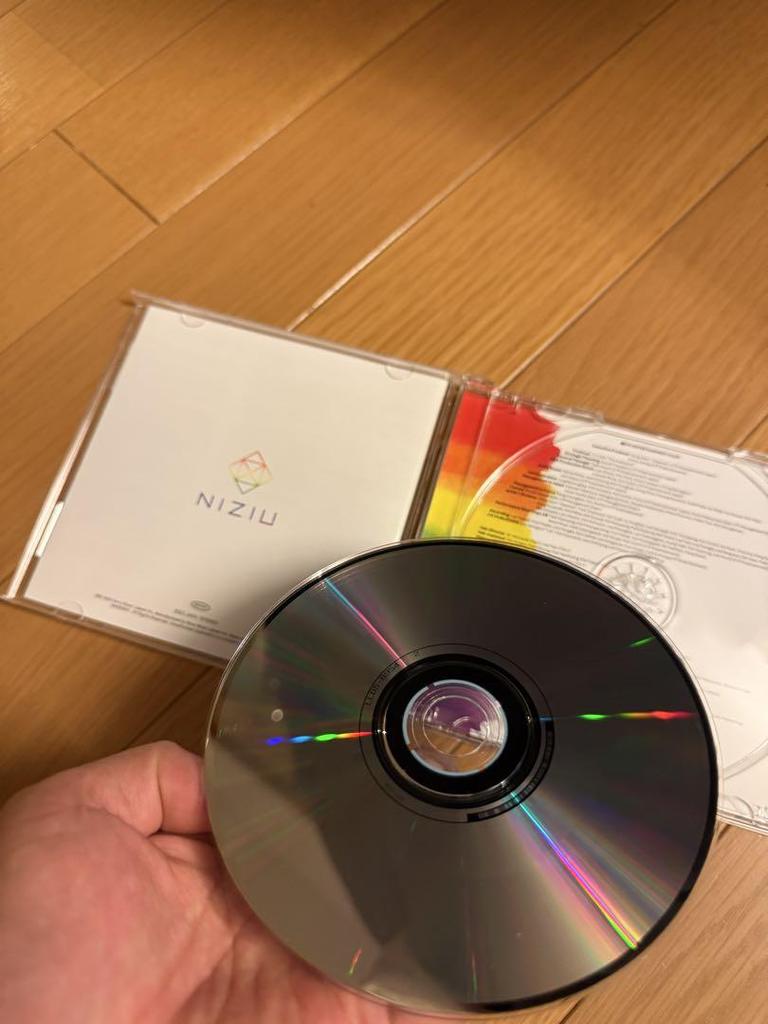 [USED] Step and a step/NiziU