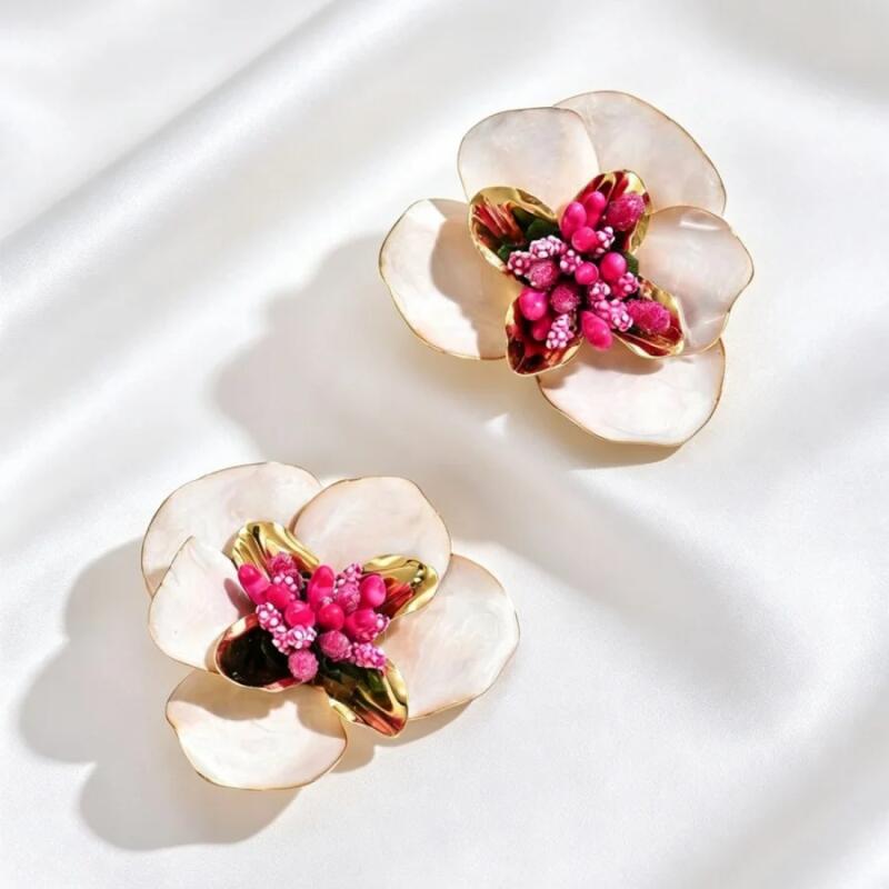 Exquisite Large White Enamel Flower Stud Earrings for Women Fashion Female Wedding Party Daily Wear Jewelry Accessories