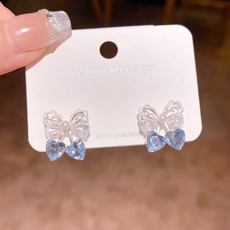 Orecchini a Bottone in Argento 925 con Zircone e Perla a Fiocco - Design Coreano Retro di Alta Gamma