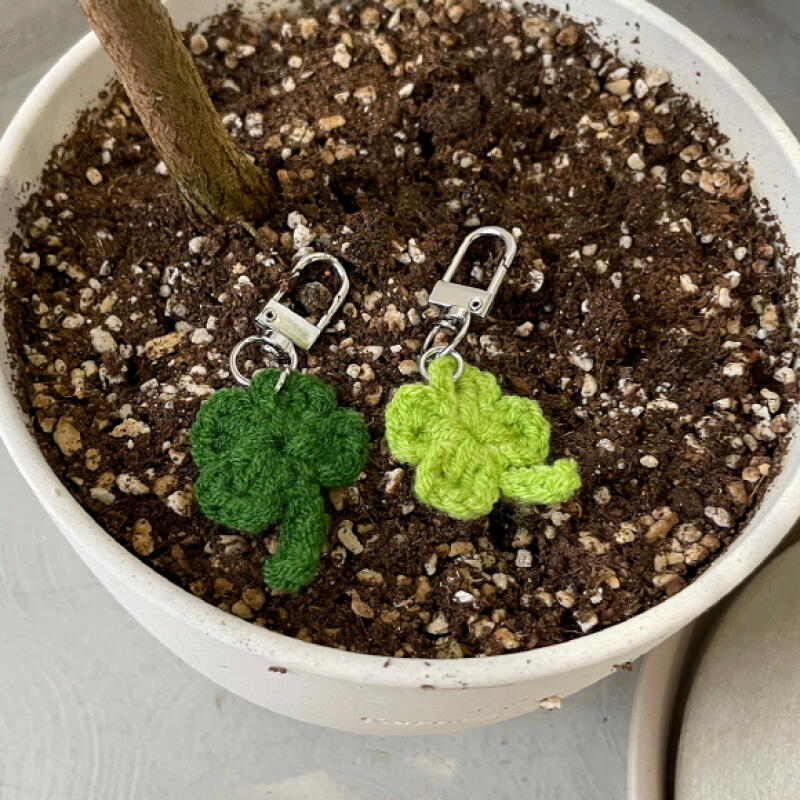 Four-leaf clover keychain handmade knitted key ring