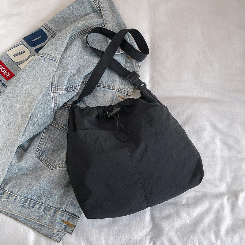 

Простая и модная вместительная сумка-тоут для женщин 2024 года, новая повседневная сумка-мессенджер для улицы и поездок на работу чёрный