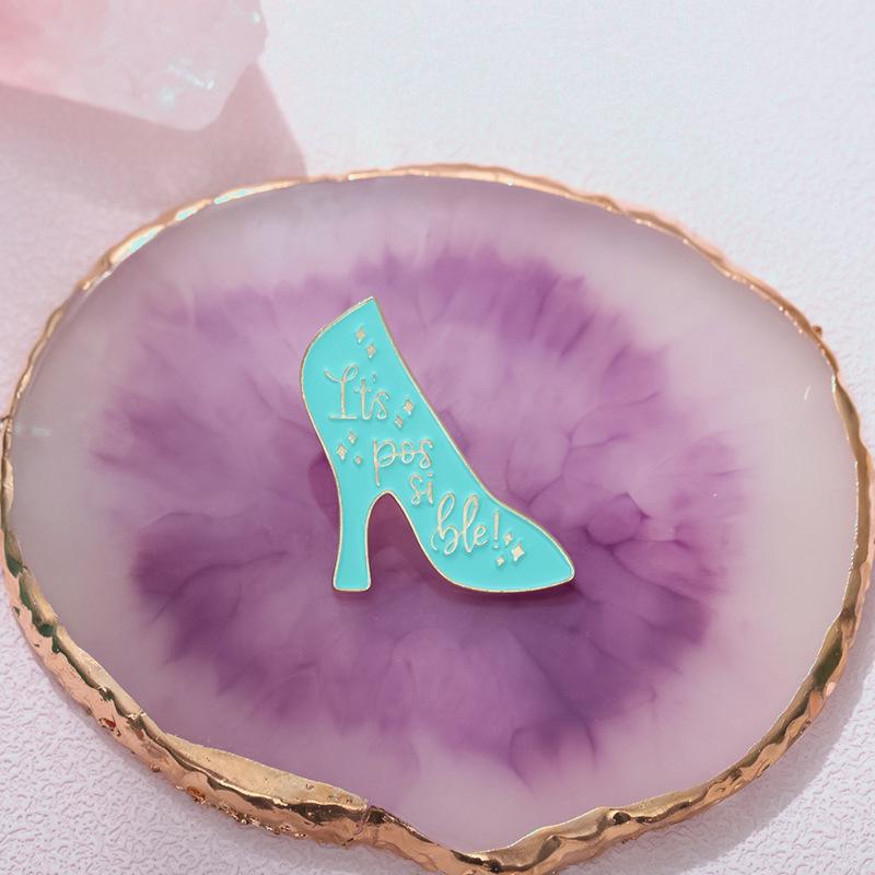 Green Artistic Exquisite Letter High Heel Brooch Versatile Alloy Decoration Metal