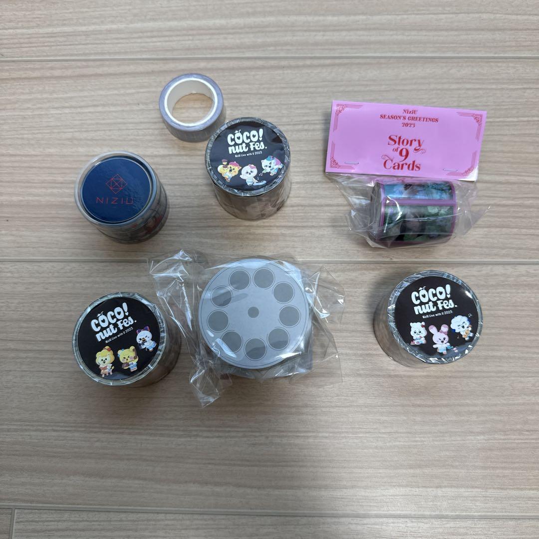 

[Б/У] Лента-ролик с наклейками NiziU