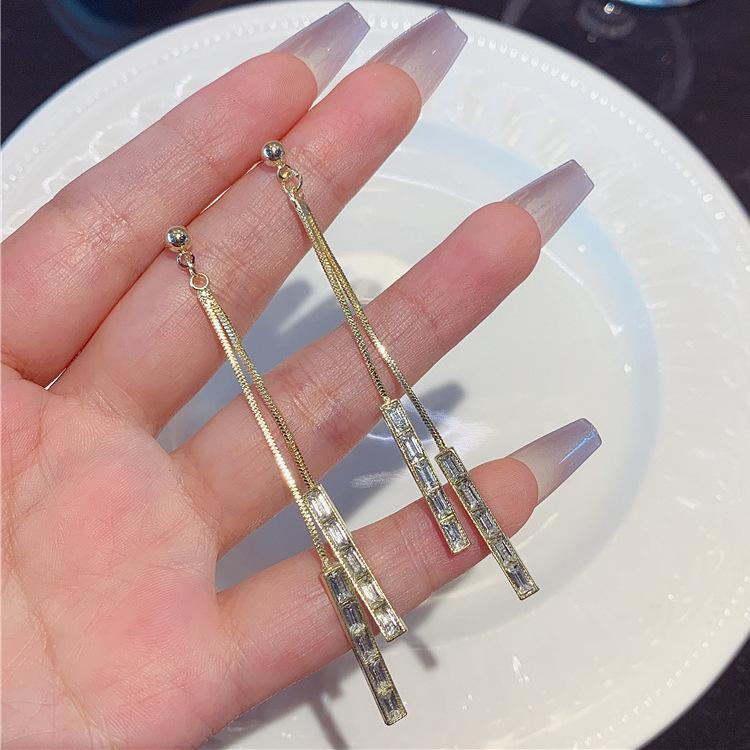 

111 silver needles show the face, thin and long fringed earrings, women s light luxury niche exquisite zircon stud earrings, versatile new earrings. 925 silver needle