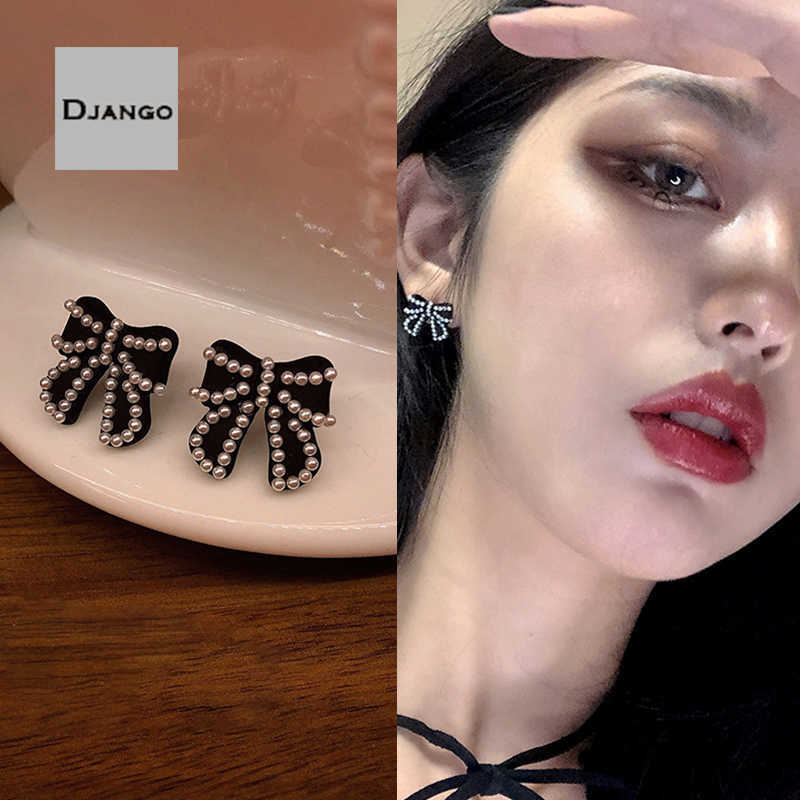 

Design sense premium sweet black bow cute retro commuting small fragrant autumn and winter earrings